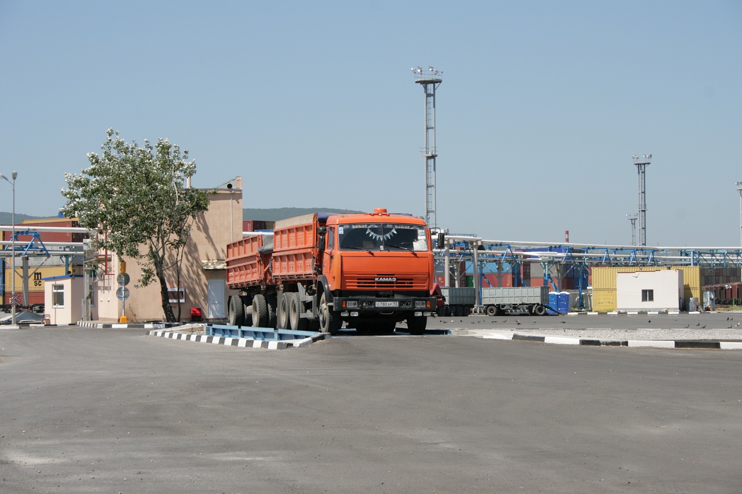 ООО «НЗТ» подписал меморандум о противодействии нарушению весогабаритных норм при грузовых автомобильных перевозках